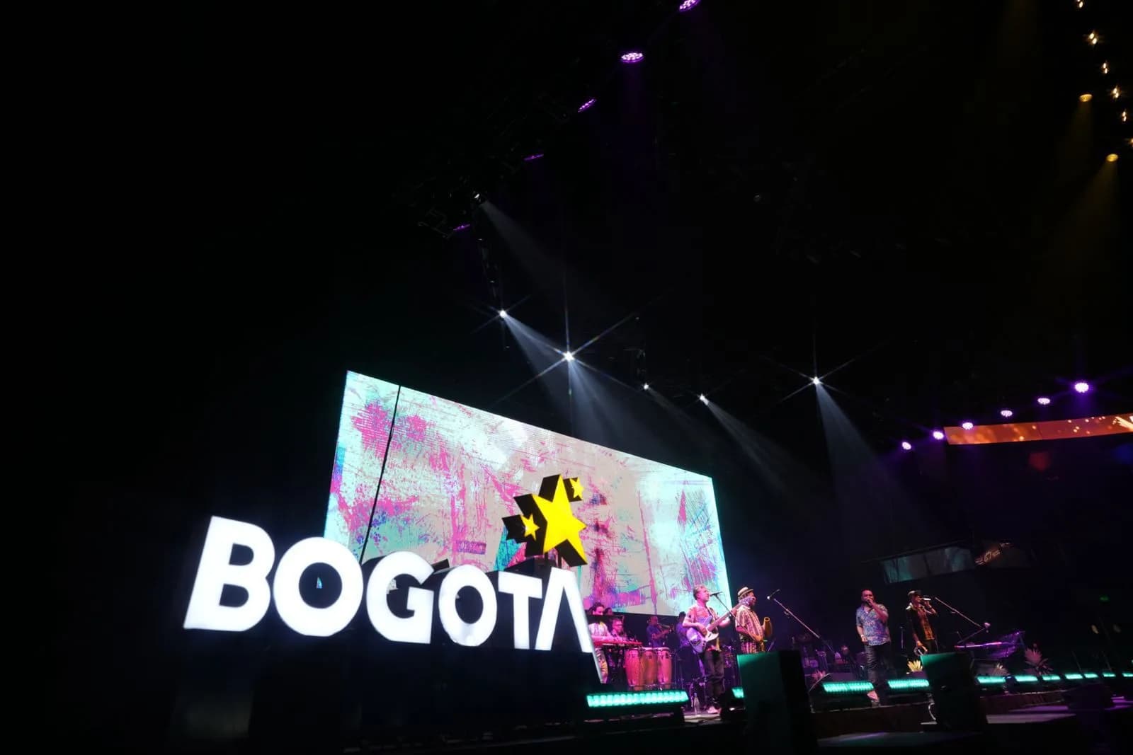 Unos mil asistentes se reunieron en torno a la celebración ‘Bogotá de Gala’, en el Movistar Arena
