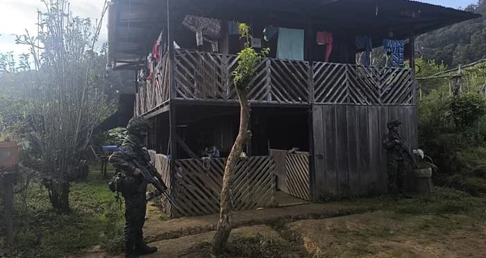 En un accidente de tránsito en Barbacoas, Nariño murieron ocho integrantes del Ejército y 20 fueron rescatados con vida