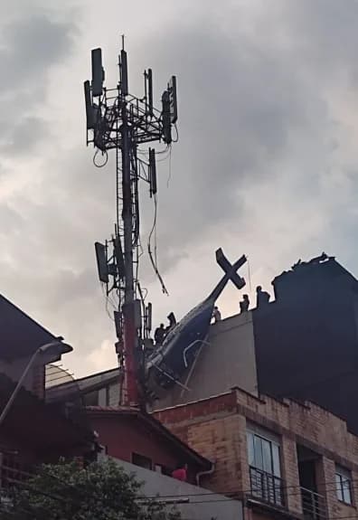 La Dirección Técnica de Investigación de Accidentes investiga las causas del accidente del helicóptero que se precipitó en el barrio Manrique de Medellín