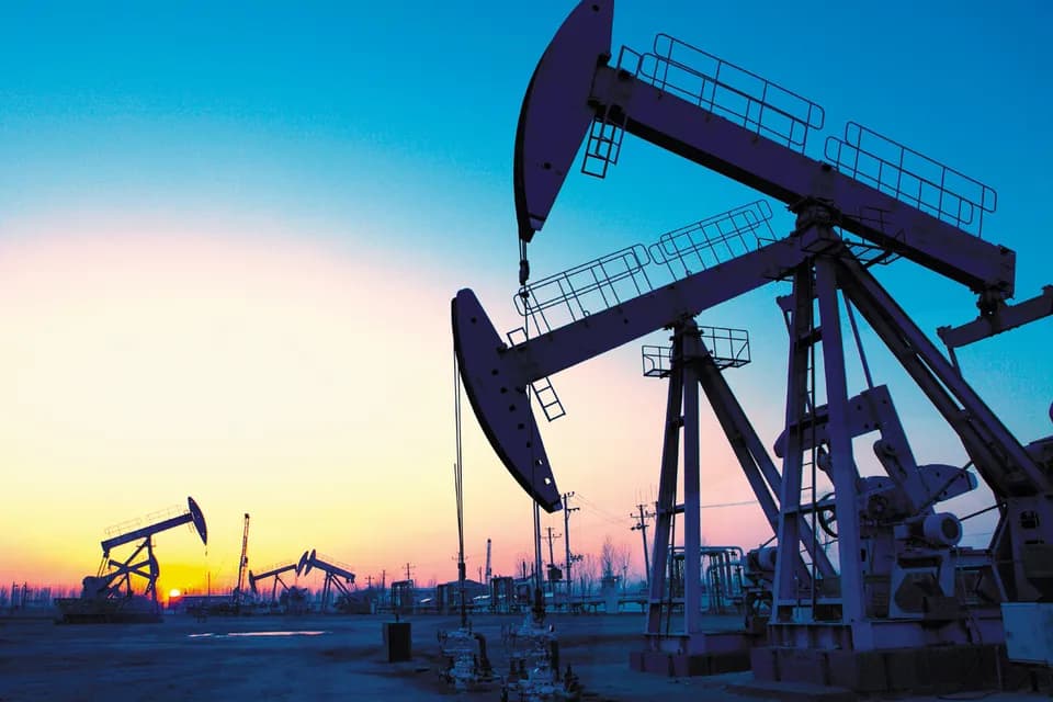 Precios del petróleo bajaron tras ataque de Irán y datos económicos de Estados Unidos