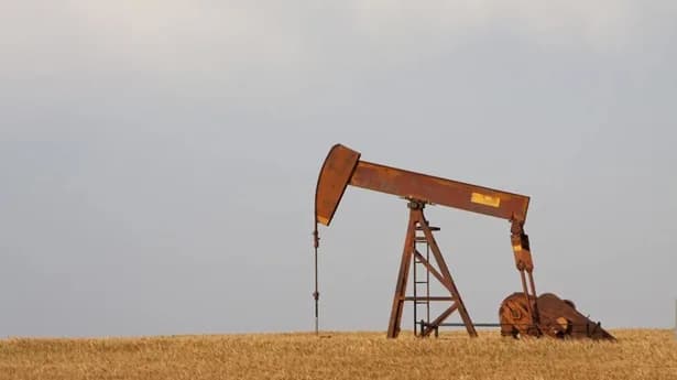 Precios del petróleo se mantuvieron estables mientras el mercado evalúa los riesgos de suministro y el aumento de las exportaciones de Oriente Medio