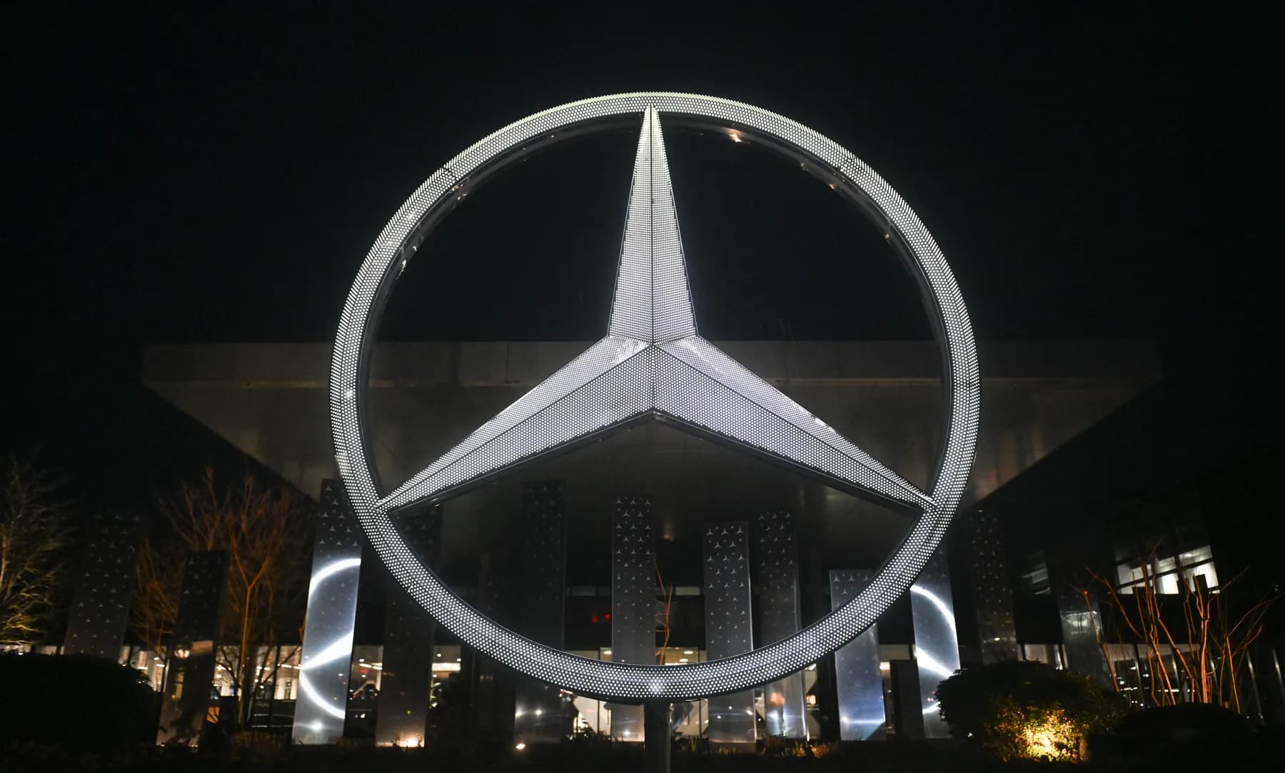Mercedes Benz afectada por US$1.200 millones en costos arancelarios mientras las ganancias del año completo se reducen a más de la mitad