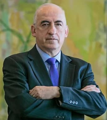 A pesar de las perspectivas de crecimiento muy bajo para este año, Villar asegura que la economía colombina no está en crisis, sino en un momento de ajuste
