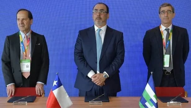 La CAF firmó acuerdo con el Holding Bursátil Regional para fortalecer el acceso al mercado de capitales