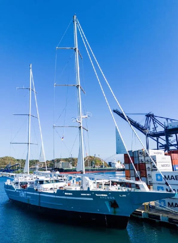 Arribó a Santa Marta el velero Anemos que llevará 96% café y 4% cacao colombiano con destino a Quebec en Canadá y luego Le Havre, en Francia