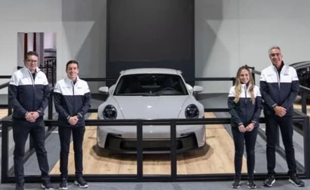 Porsche presenta su gama de vehículos deportivos y de lujo en el Salón del Automóvil en Corferias