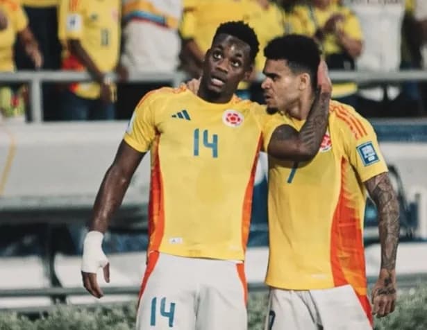 Al término del primer tiempo, Colombia vence dos goles por uno a Paraguay, en el estadio Roberto Meléndez de Barranquilla