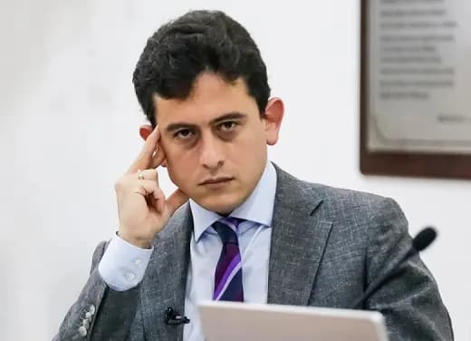 El presidente Gustavo Petro aceptó la renuncia del ministro de Comercio, Luis Carlos Reyes