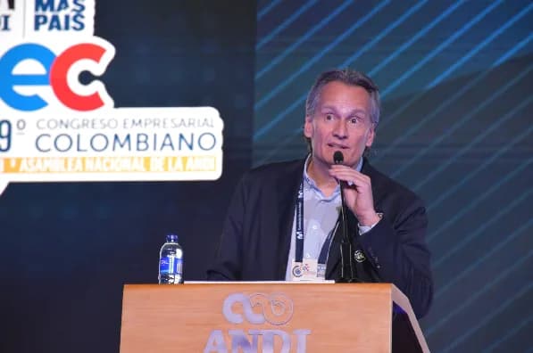 El cambio no debe considerarse un evento aislado o un eslogan, sino un proceso continuo, advirtió Joaquín Lozada, presidente de la Junta Directiva de la Andi