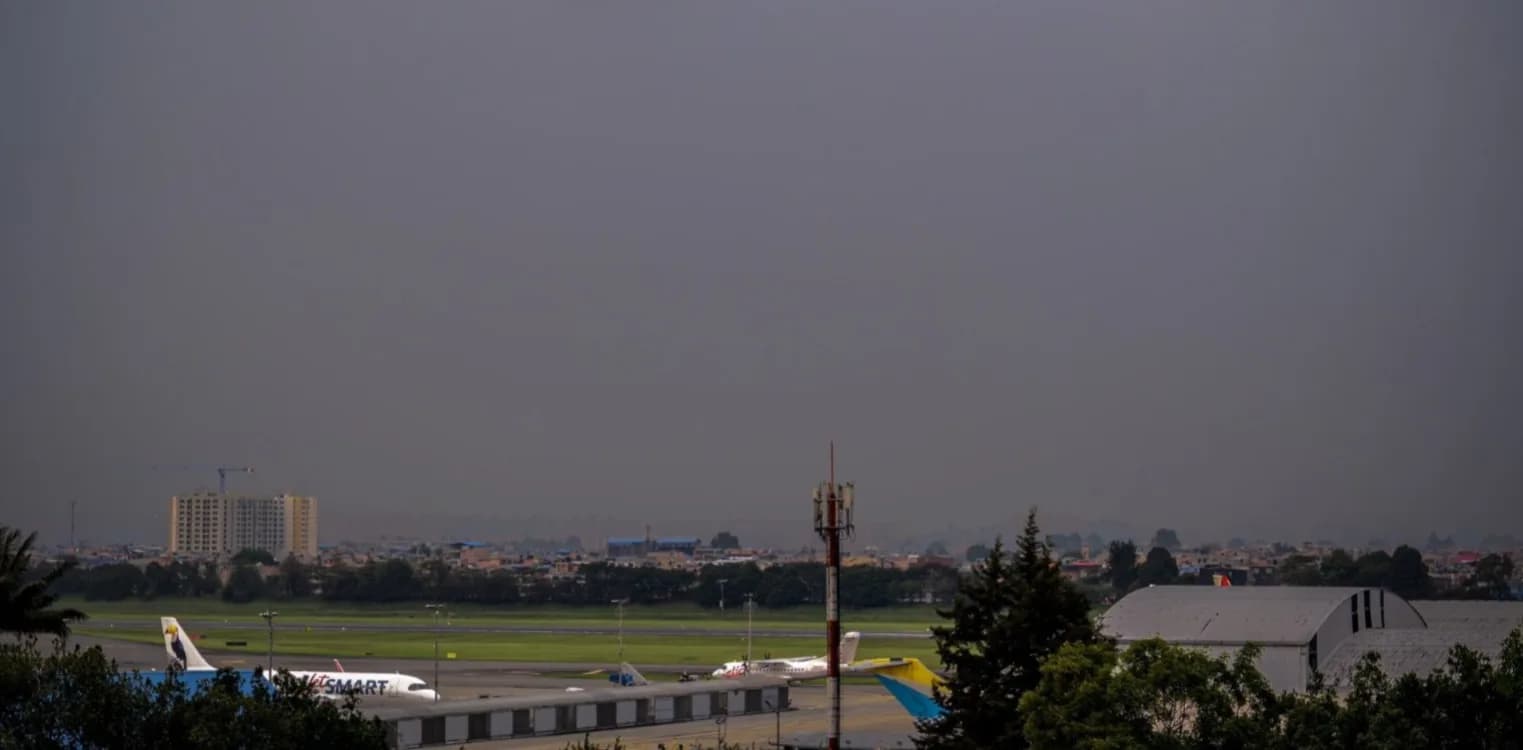 Por fuertes lluvias en Bogotá, el Aeropuerto Eldorado suspendió temporalmente sus operaciones