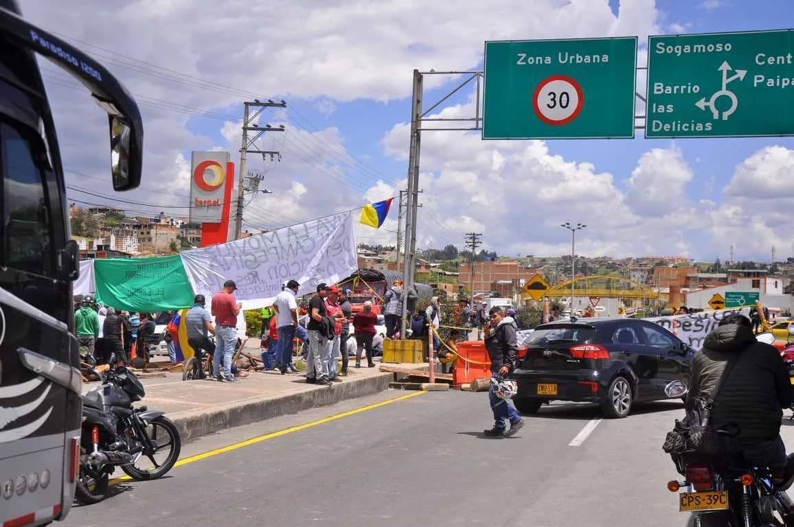 En Santander, Boyacá, Caldas, Antioquia, Risaralda y Córdoba, persisten los bloqueos por cuenta del paro camionero