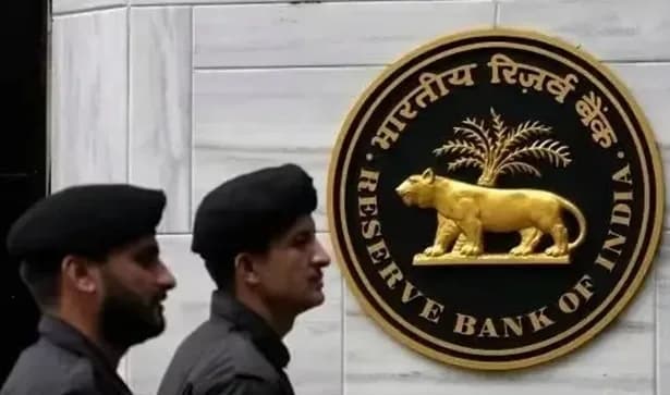 El Banco central de la India mantuvo su tasa de interés sin cambios en el 5,25 por ciento