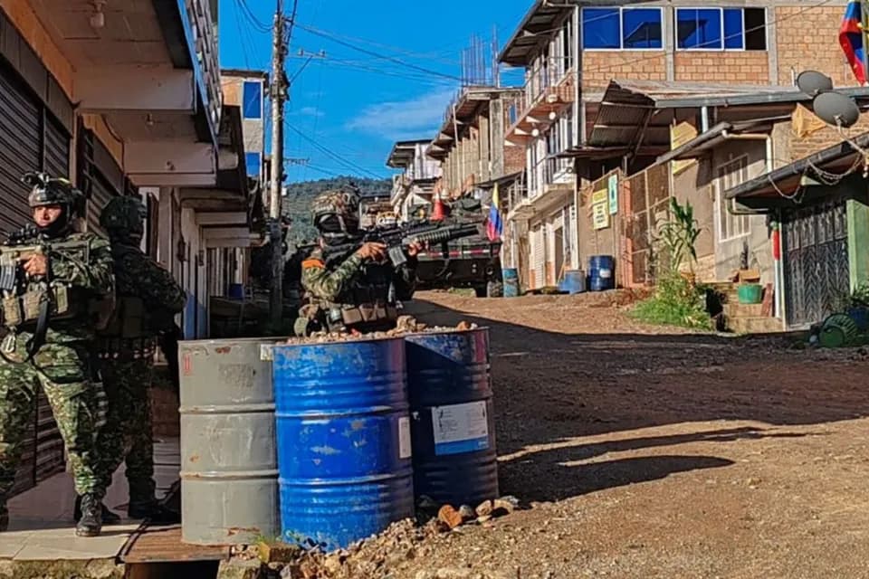 Más de dos mil habitantes del Cauca confinados por combates entre el Ejército de Liberación Nacional y disidencias de las Farc