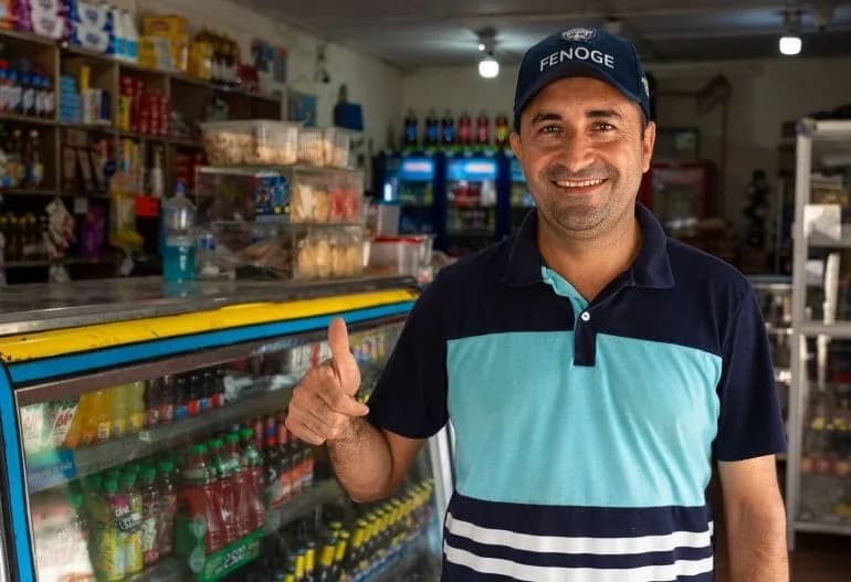 Tenderos de la región Caribe ya utilizan la energía solar con recursos del Fondo de Energías No Convencionales y Gestión Eficiente de la Energía