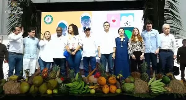 Vuelve y juega: Petro pone el espejo retrovisor y señala al Gobierno Duque de dejar desfinanciado el Estado; ahora no hay plata para saneamiento básico