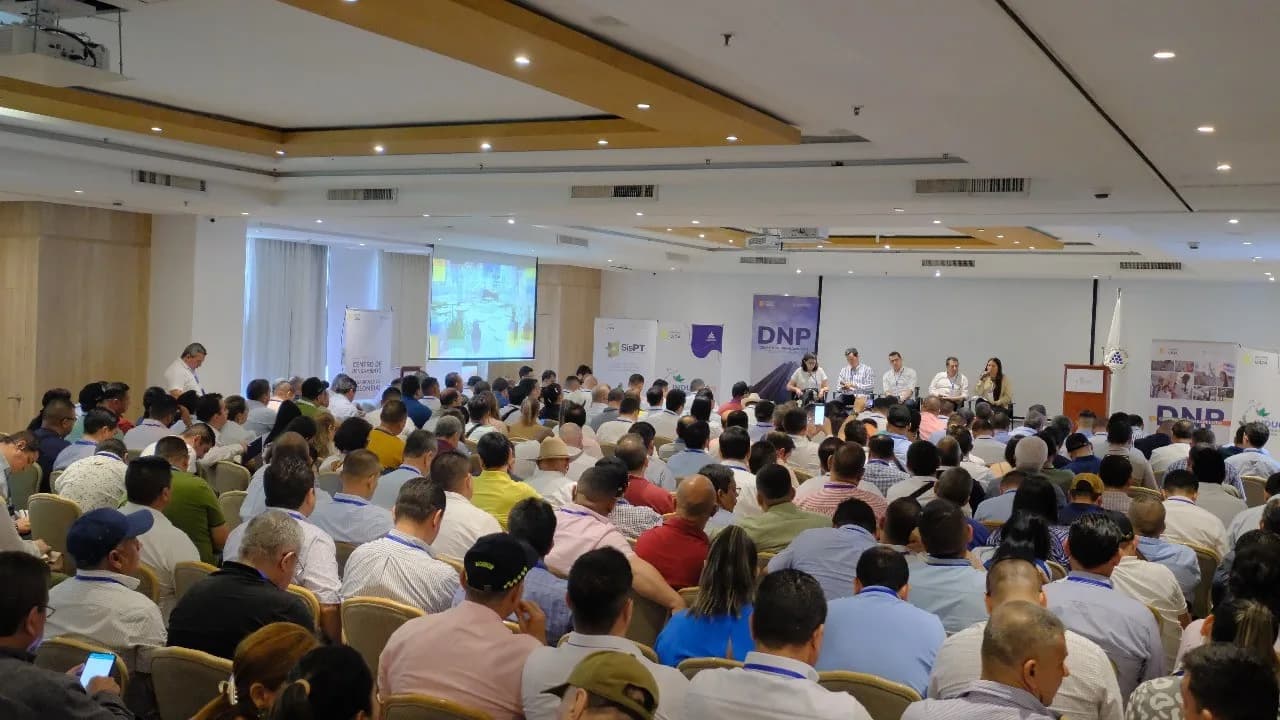 Departamento Nacional de Planeación y alcaldes electos, construyen los próximos planes de desarrollo territoriales en los que se invertirán $224,5 billones para el 2024