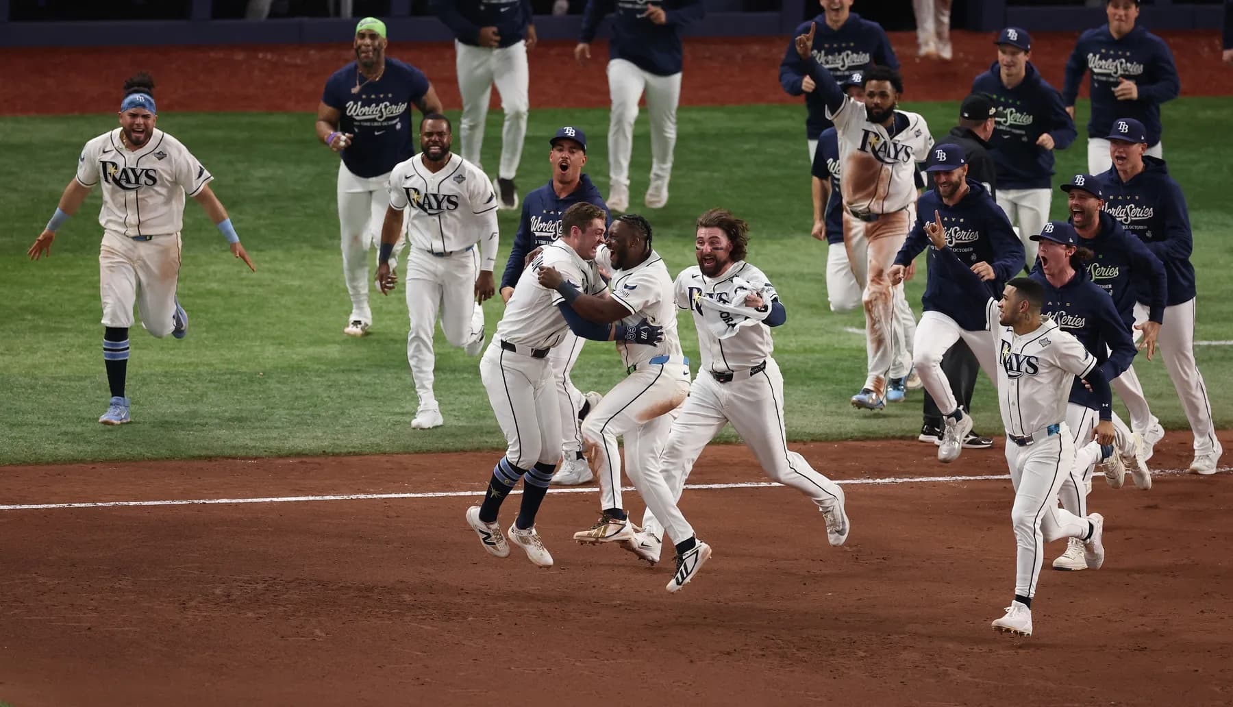 Rays remontan a Milwaukee en la duodécima entrada y siguen vivos en la Serie Mundial