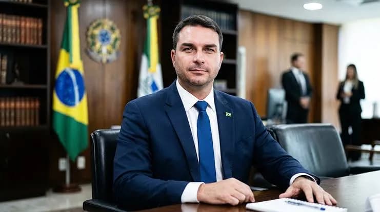 Flávio Bolsonaro toma la ventaja sobre Luiz Inácio Lula da Silva con apenas el 29,16% de las mesas informadas
