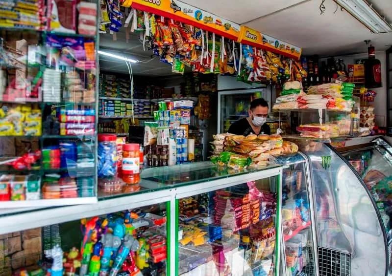 Tiendas de barrio son responsables de más del 45% de las compras de bienes de consumo masivo de los hogares colombianos