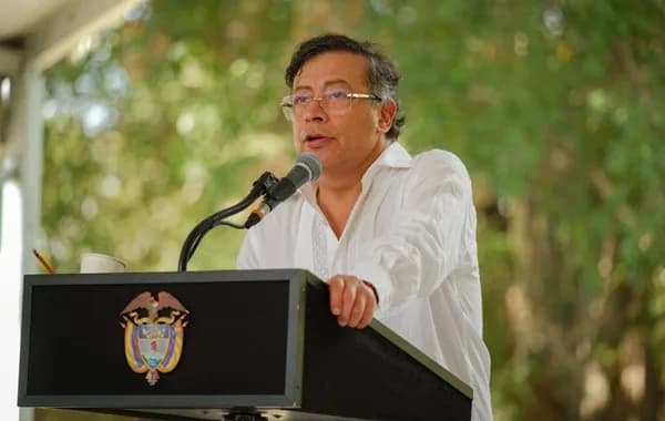 El presidente de Colombia, Gustavo Petro, encabezará este miércoles un acto de perdón del Estado a Hollman Morris y su familia