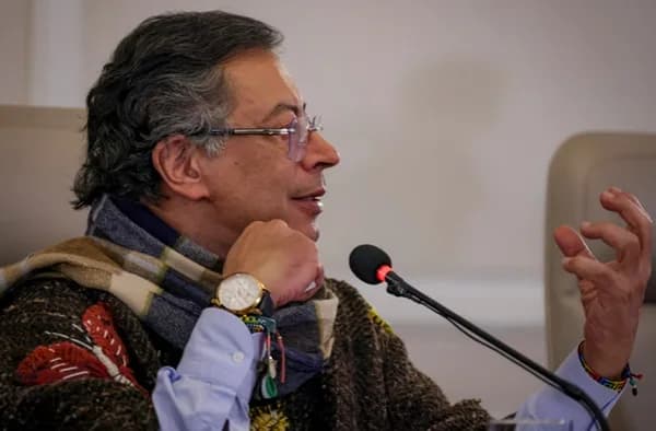 Presidente Petro estudia la posibilidad de reiniciar contactos con el Ejército de Liberación Nacional