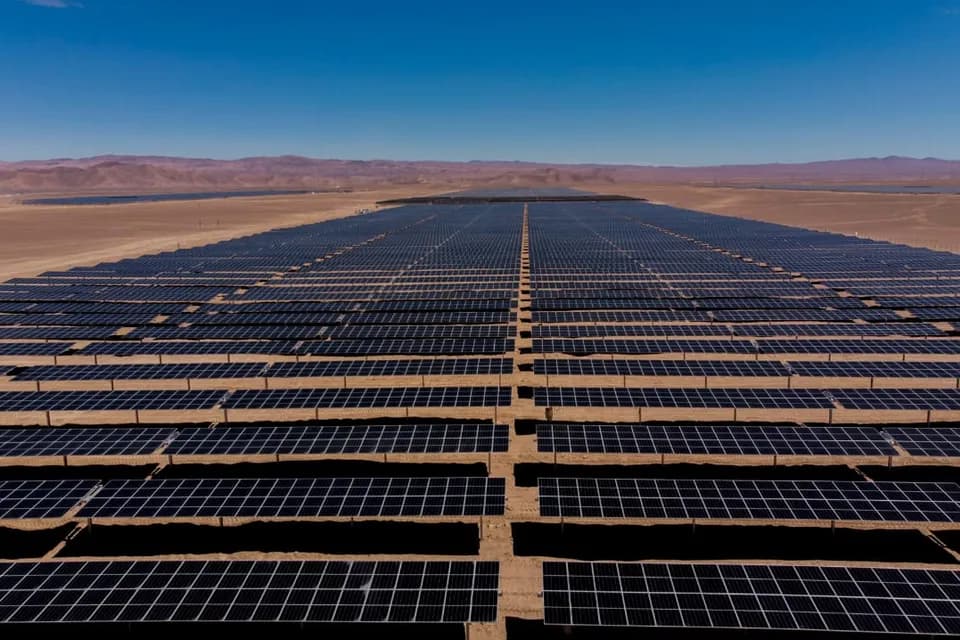 Española Grenergy sube un 23% en bolsa tras vender primeras fases de Oasis de Atacama en Chile a KKR