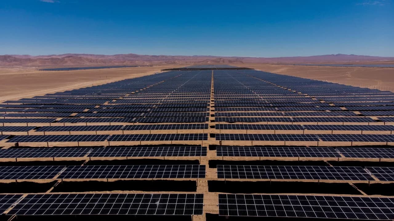 Española Grenergy sube un 23% en bolsa tras vender primeras fases de Oasis de Atacama en Chile a KKR