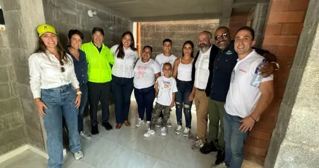 Presentes Corporación y Cementos Argos entregaron ocho viviendas en Dabeiba, Antioquia, a damnificados por la emergencia invernal de 2020