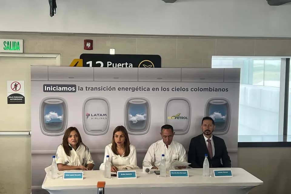 Latam Airlines ya inició el primero de 700 vuelos usando el combustible de aviación renovable que produce Ecopetrol en la Refinería de Cartagena