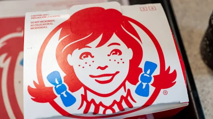 Las acciones de Wendy’s suben 15% después de que Trian, de Nelson Peltz, ofreciera US$1.400 millones para comprar la cadena de hamburguesas