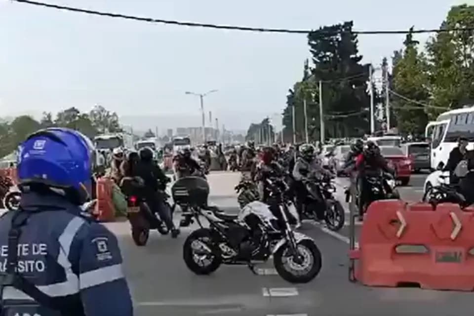Ventas en Bogotá caen 80% por el paro camionero y trabajadores tardan hasta dos horas más en sus trayectos