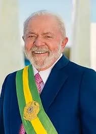 Luiz Inácio Lula da Silva remonta y le toma ventaja a Flávio Bolsonaro con el 52,46% de las mesas informadas