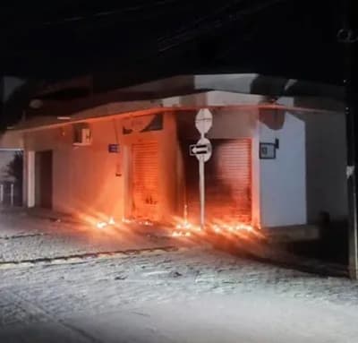 Tras corte de más de 15 horas en Ayapel, Córdoba, habitantes de la población quemaron la oficina Afinia