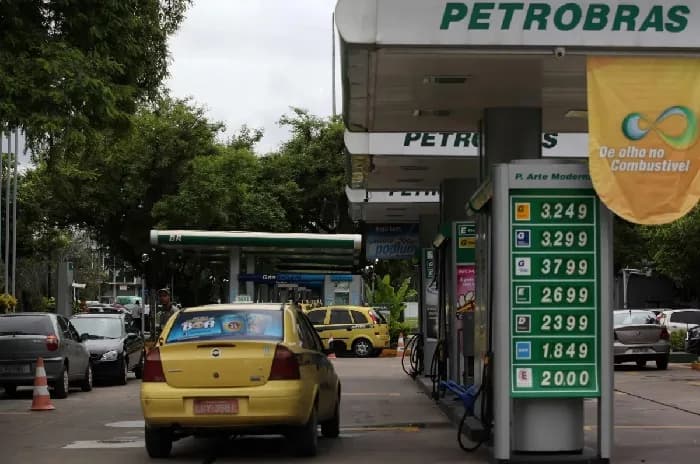 Petrobras aumentará 0,30 reales a los precios del diésel a partir de este sábado