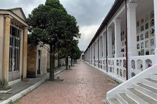 Activado plan de emergencia luego de que el operador (Jardines de Luz y Paz) suspendió los servicios en los cuatro cementerios distritales de Bogotá