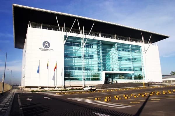 Ministerio de Transporte emitió una solicitud formal a las aerolíneas comerciales con el fin de regular los precios durante la temporada de Navidad y fin de año