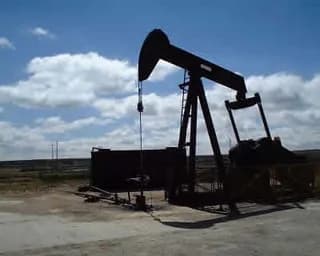 El petróleo avanza en números rojos en medio de las preocupaciones por la lenta demanda en China