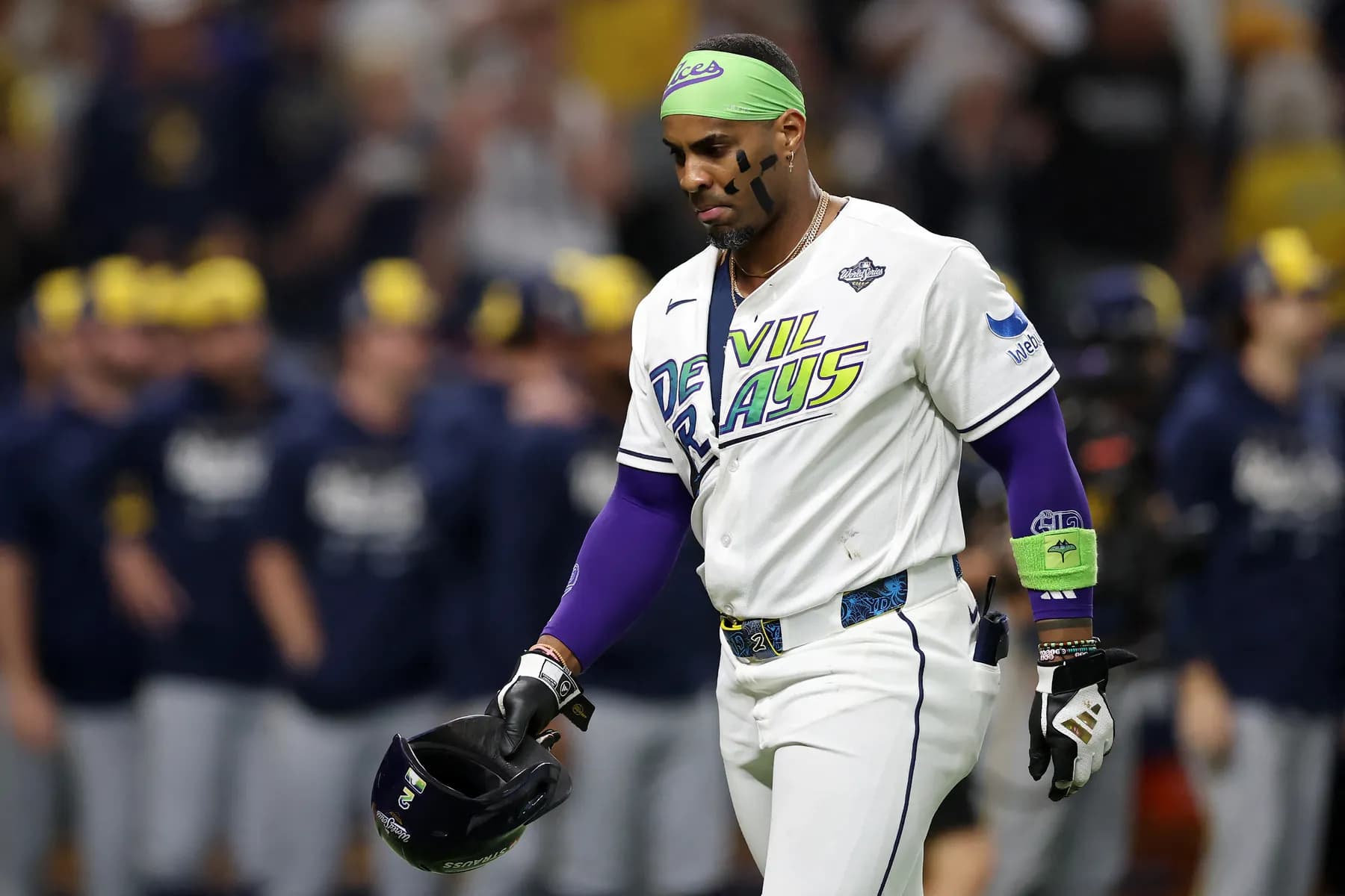 Milwaukee vence diez a uno a los Rays en el tercer juego y acaricia su primer título de la Serie Mundial