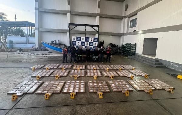 Primer semisumergible incautado en 2025 en Tumaco, Nariño: llevaba más de dos toneladas de cocaína
