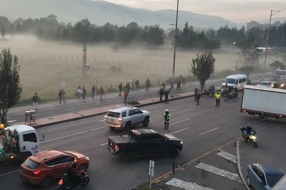 Por emergencia presentada en la Autopista Norte tras fuertes lluvias, hay cierres y rutas sin prestar su servicio