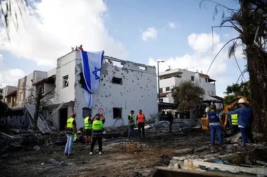 Terroristas de Hezbollah lanzaron más de 150 cohetes, misiles y drones contra territorio israelí