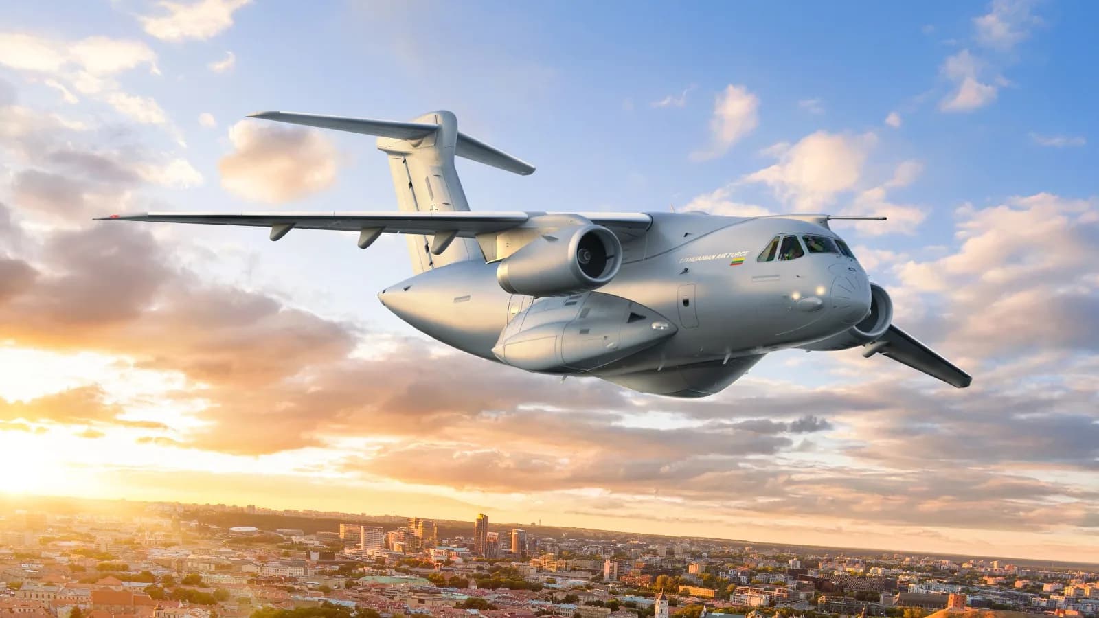 El fabricante brasileño de aviones Embraer está negociando con Colombia y Chile la venta de su avión de transporte militar C-390