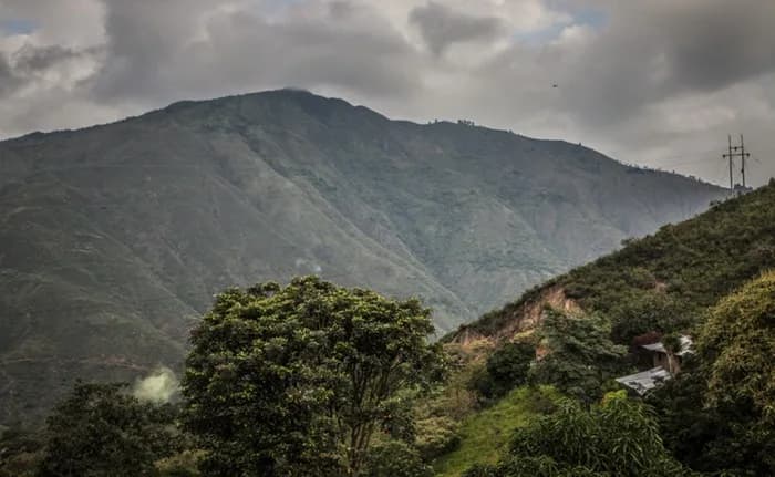 A esta hora se reporta un enfrentamiento entre la Tercera División del Ejército y la disidencia Dagoberto Ramos en la vereda El Tierrero, Cauca