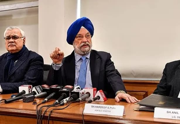 El ministro de Petróleo de la India dice que juegan “según las reglas”, mientras los mercados sopesan las sanciones energéticas de Estados Unidos