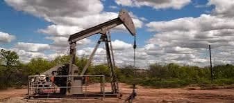 Las represalias de Israel en contra de Hezbolá por el ataque a Altos del Golán tiñe de rojo al petróleo