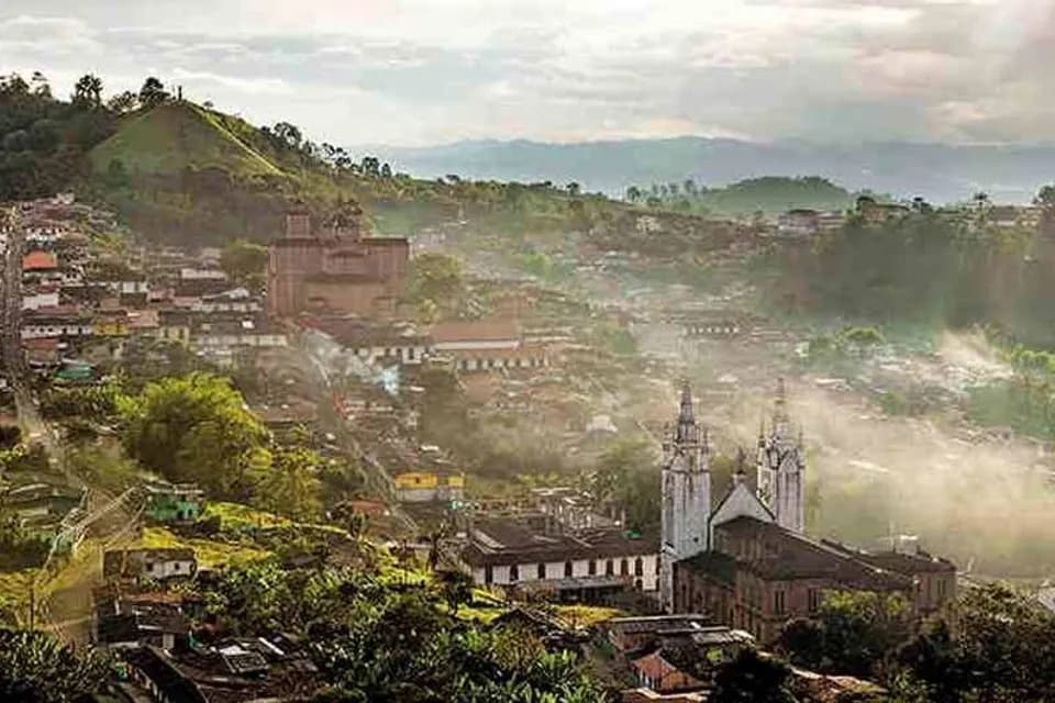 La minera Anglo American planea recortar sus gastos en 1.800 millones de dólares para 2026